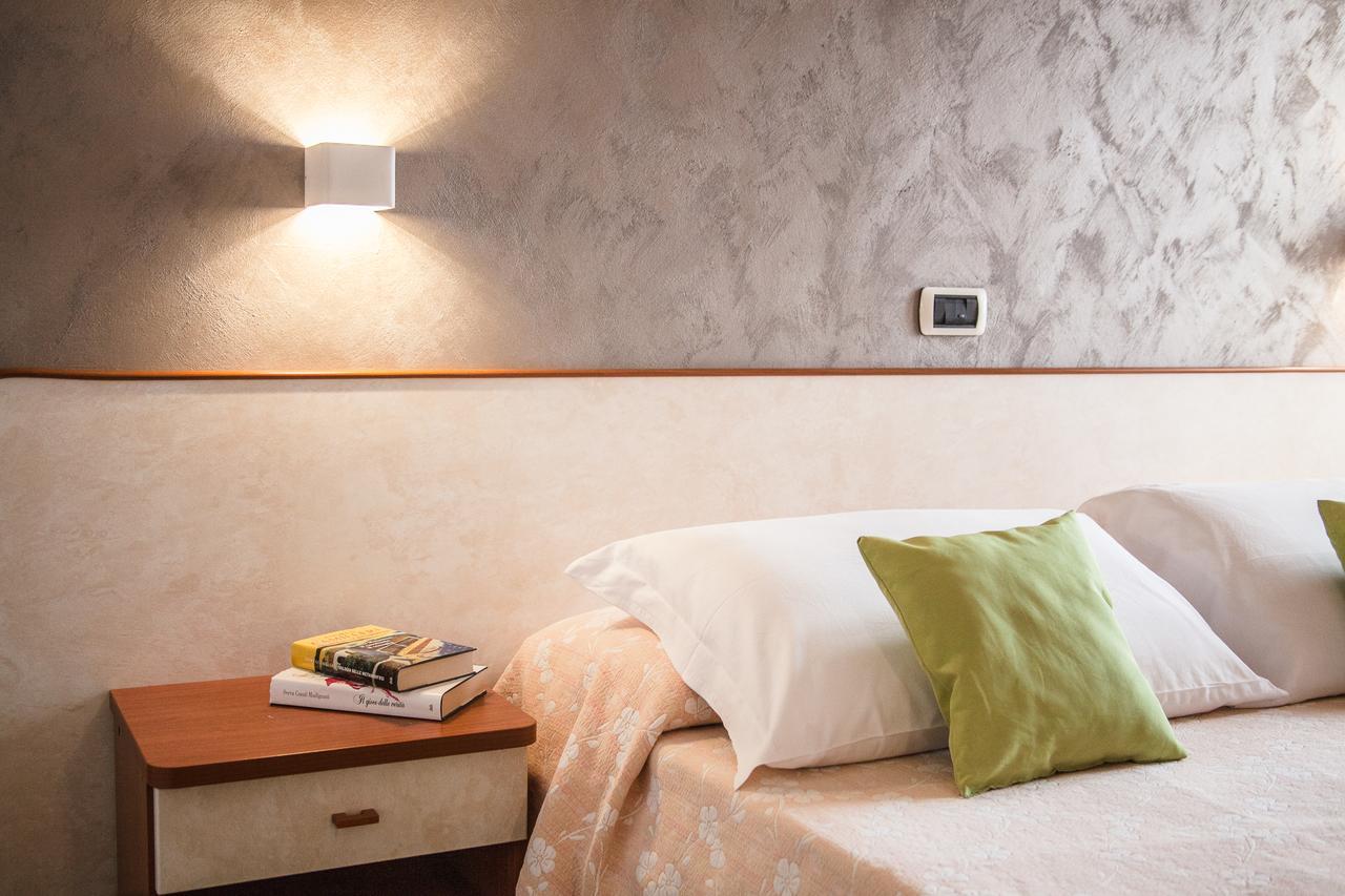 Hotel Sandra غاتيو أ ماري المظهر الخارجي الصورة