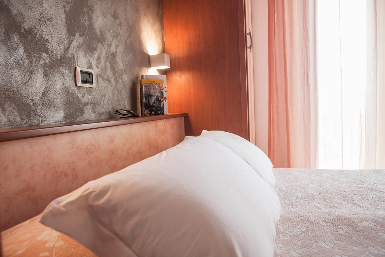 Hotel Sandra غاتيو أ ماري المظهر الخارجي الصورة